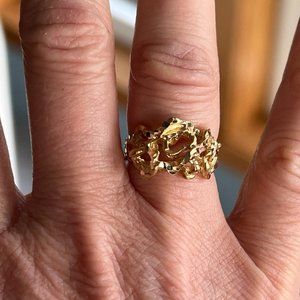 14k Yellow Gold Nugget Style ring with diamond cuts, sz